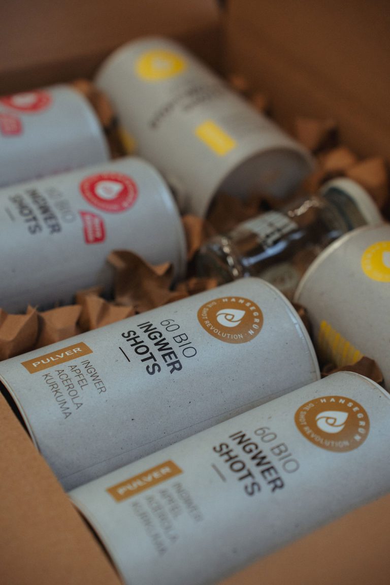 Produkt Bio Ingwer Shot, von Hansegrün in einem Karton mit Füllmaterial.